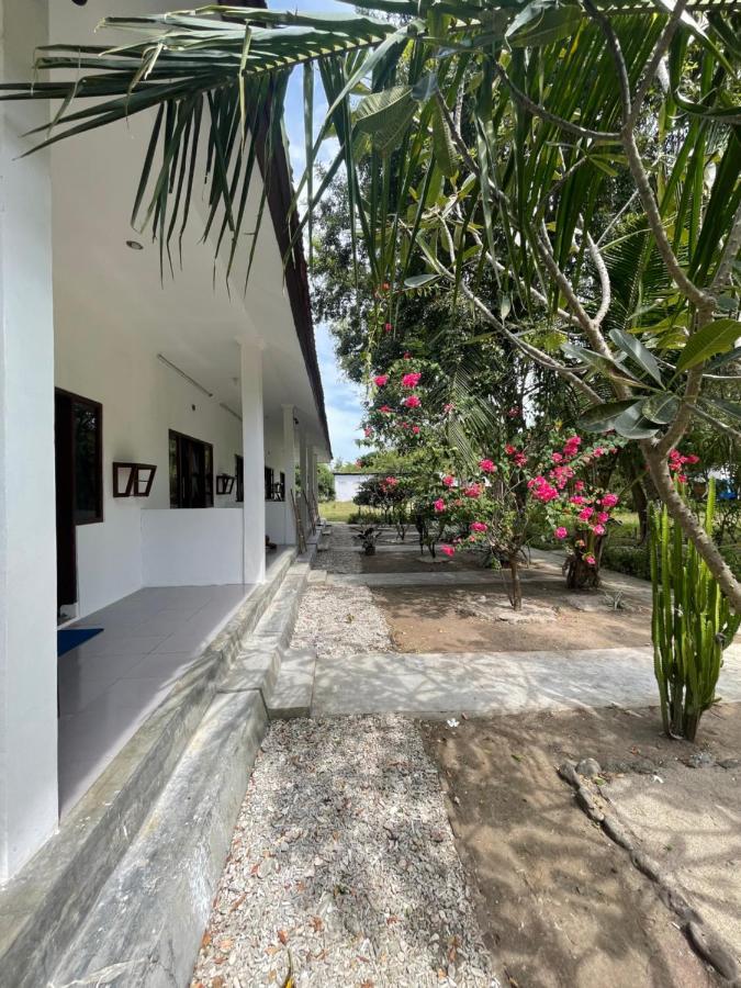 Blue Emocean Dive Resort Moyo Island 外观 照片